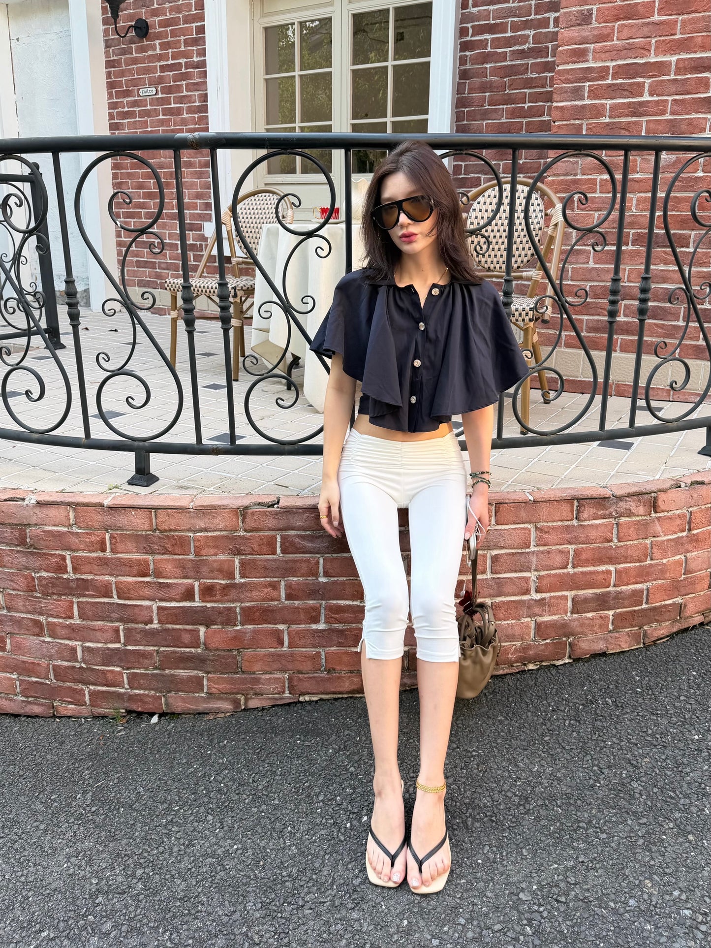 VACANCES Ruched Fold-Over Capri Leggings