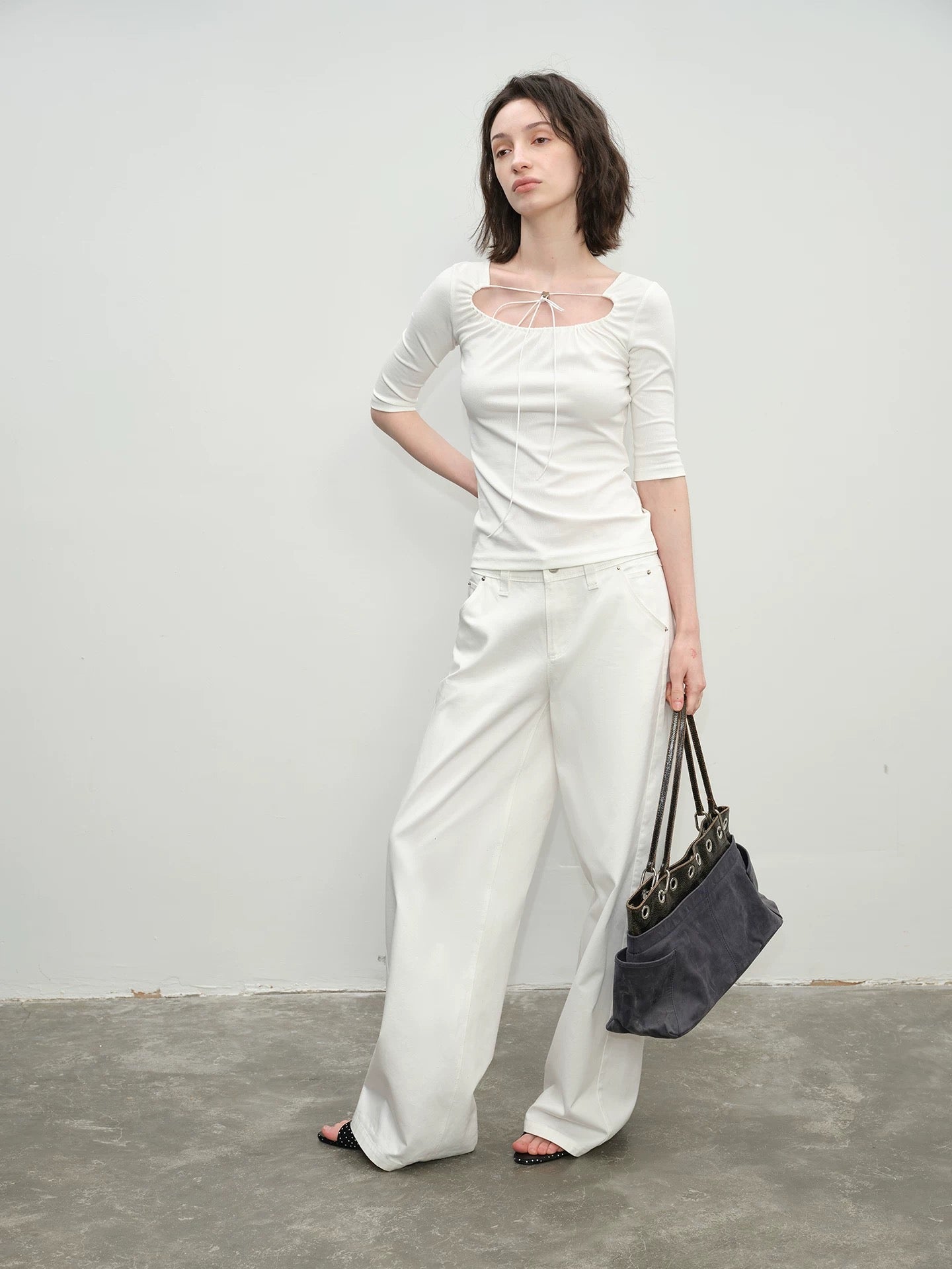 SOLWEIGE Relaxed Tie Up U-Neck T-shirt