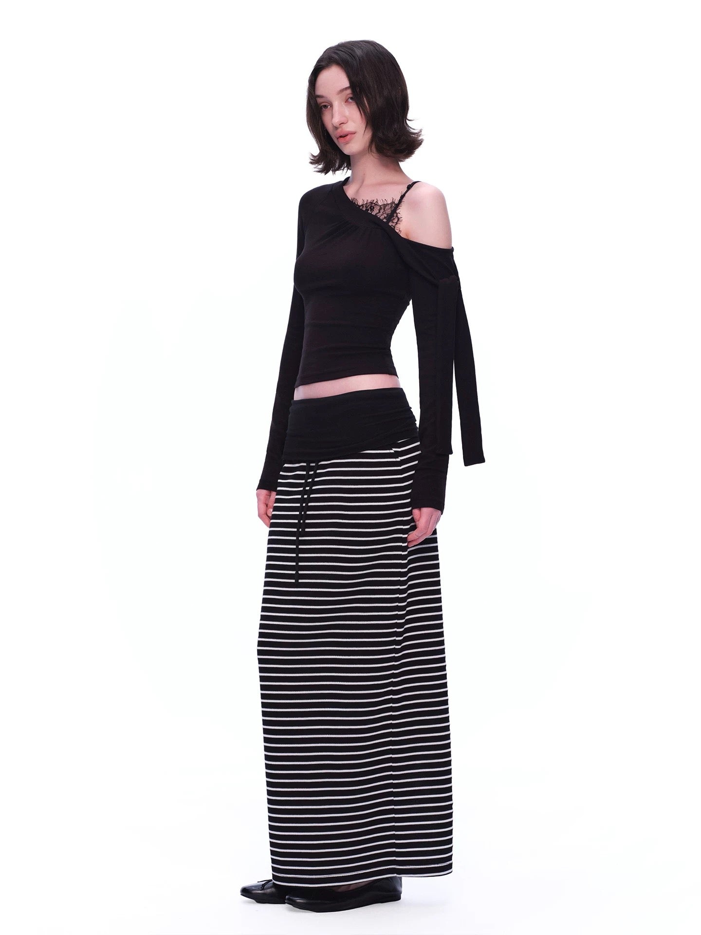 EMPTY PAGE Asymmetric Lace Detail Top