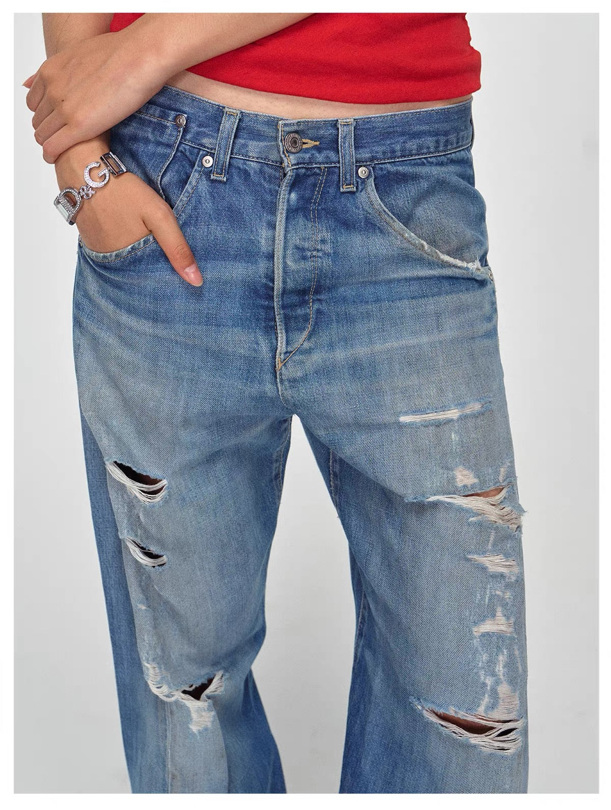 (Pre-Order) antenna effect Engineered Distressed Low-Rise Loose Fit Jeans