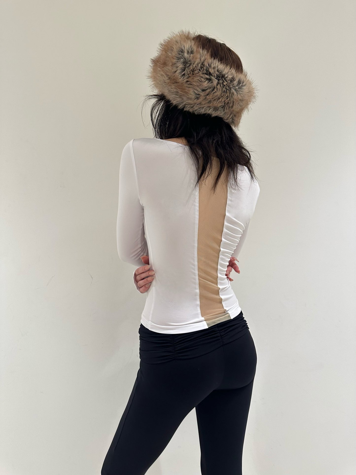 VACANCES Second Skin Cut-Out Long Sleeve Top