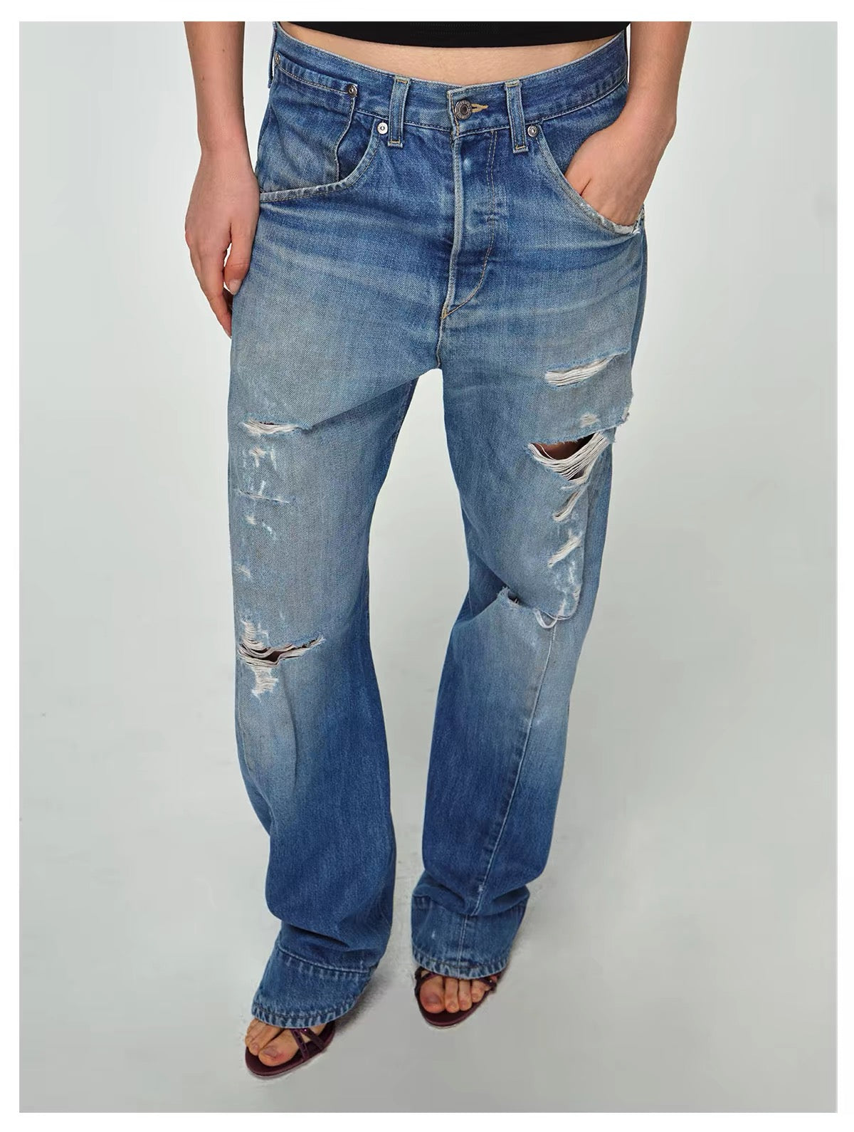 (Pre-Order) antenna effect Engineered Distressed Low-Rise Loose Fit Jeans