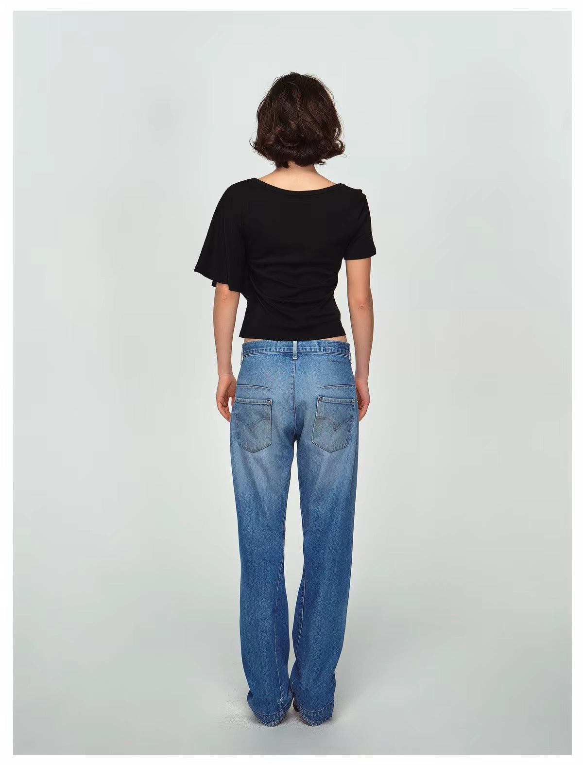 (Pre-Order) antenna effect Engineered Distressed Low-Rise Loose Fit Jeans
