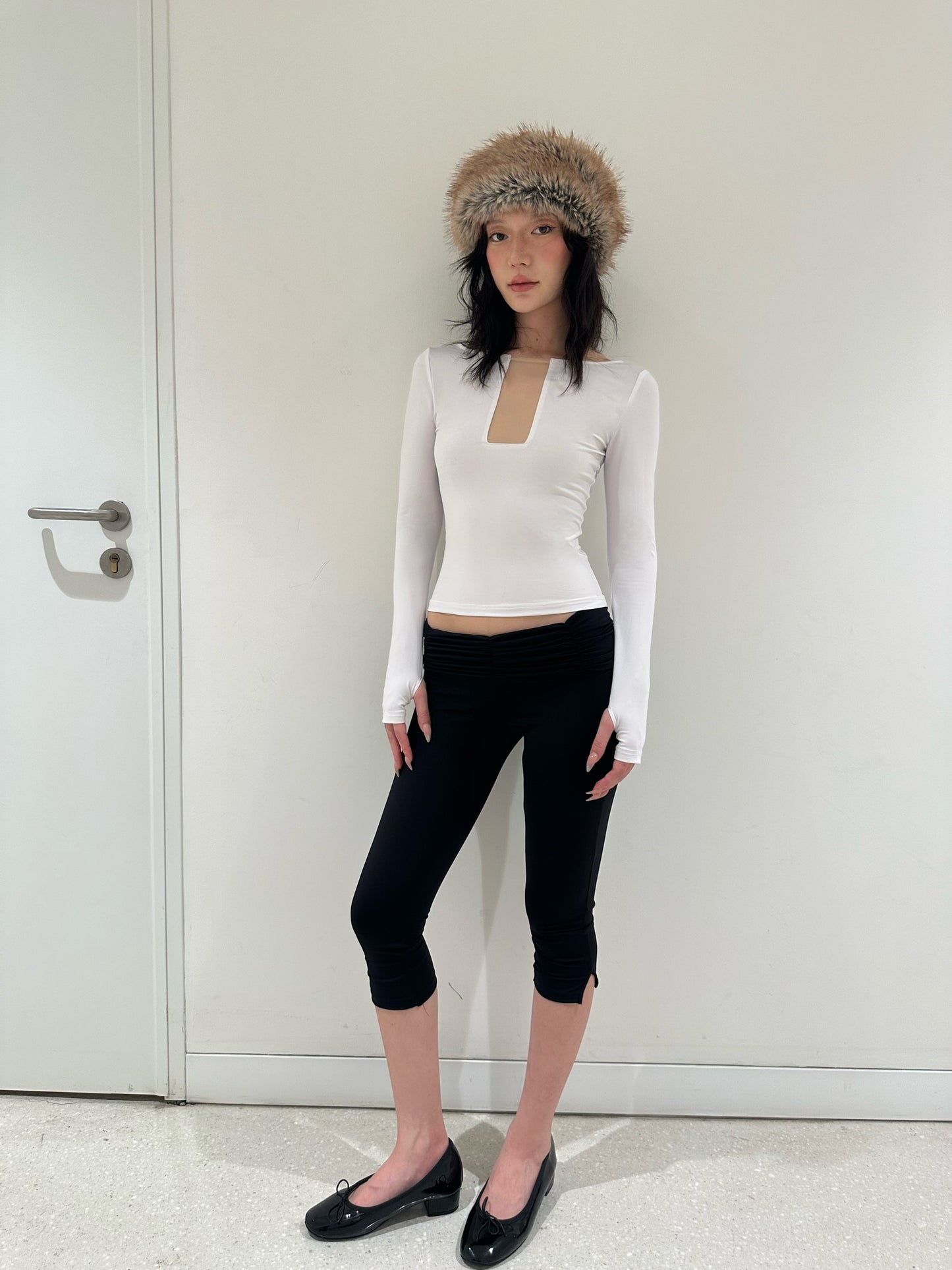 VACANCES Second Skin Cut-Out Long Sleeve Top