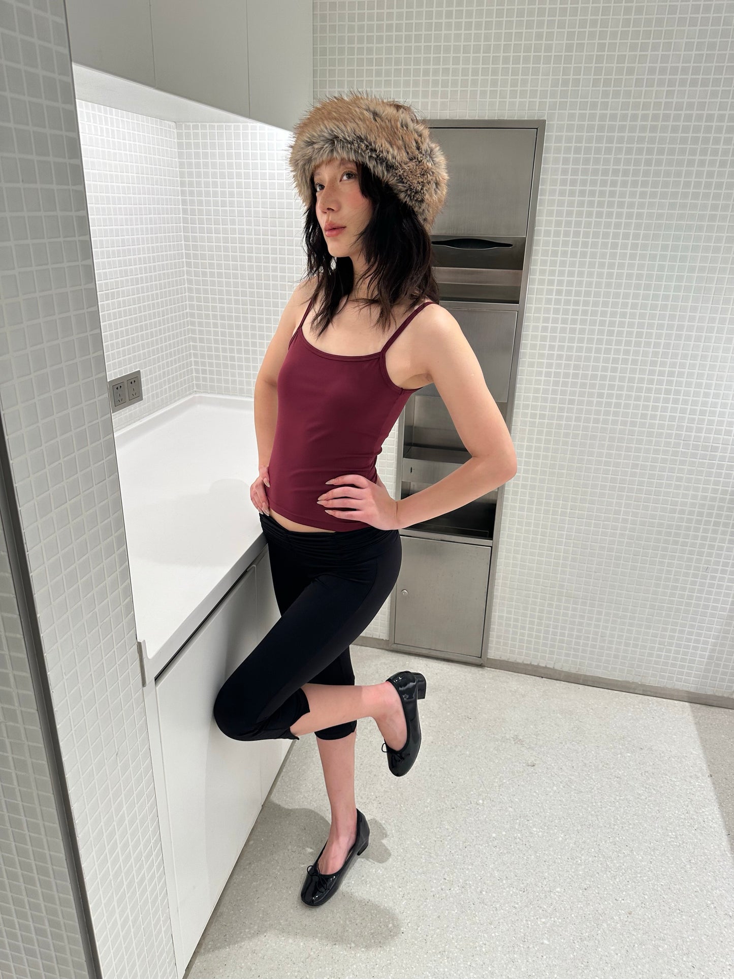 VACANCES Ruched Fold-Over Capri Leggings