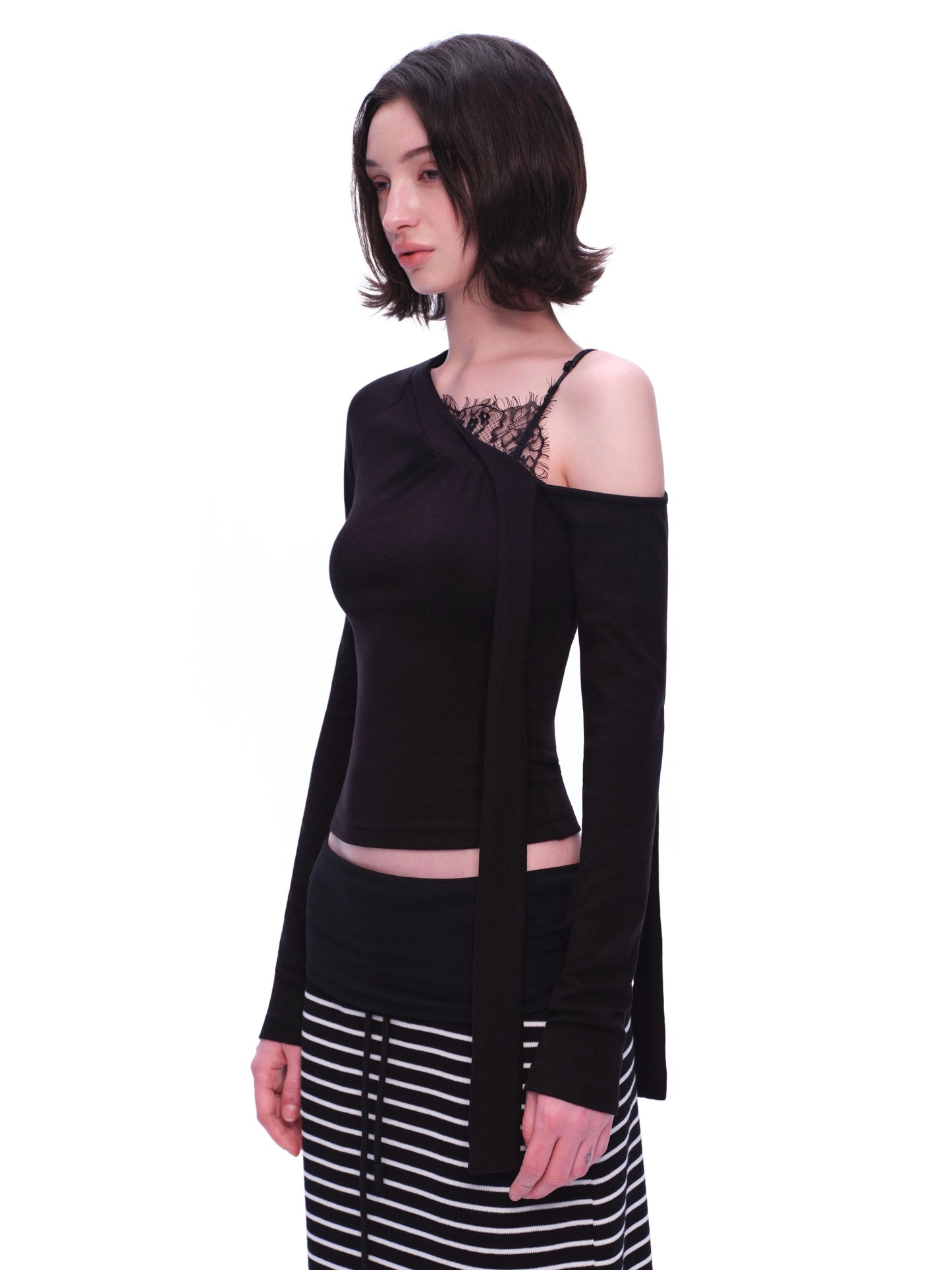 EMPTY PAGE Asymmetric Lace Detail Top