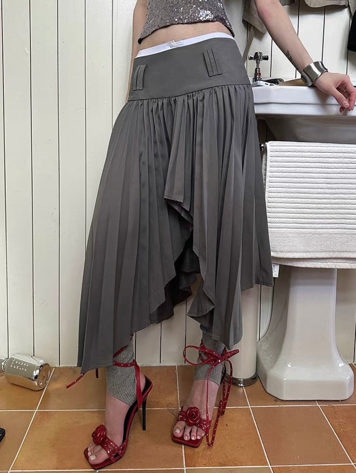 COMMON IN 0120 Asymmetric Pleated Midi Skirt