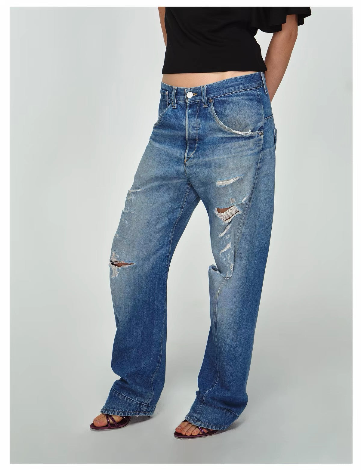 (Pre-Order) antenna effect Engineered Distressed Low-Rise Loose Fit Jeans