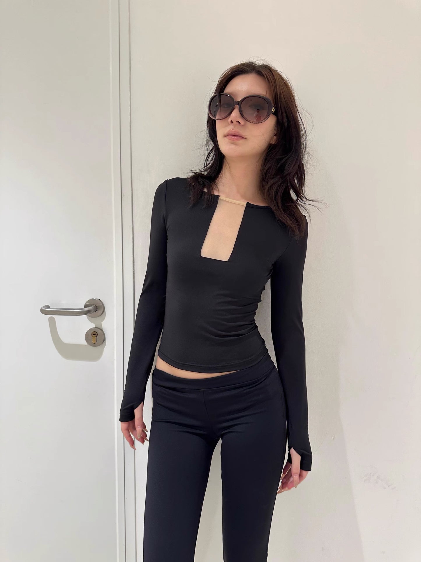 VACANCES Second Skin Cut-Out Long Sleeve Top