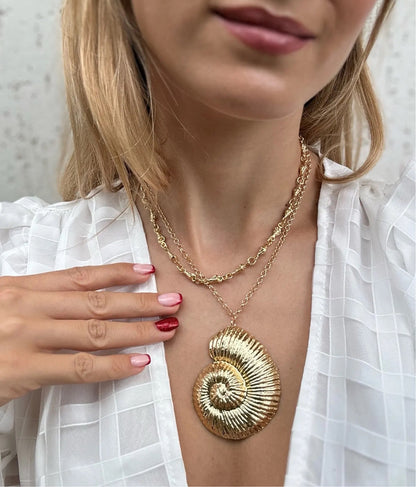 Shell Pendant Necklace